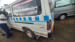Toyota HiAce 1999 White