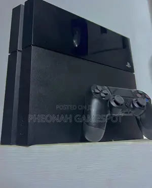 Playstation 4, 2 Pads and 19 Games Ready, Strong and Stable System.