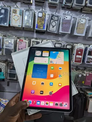 Apple iPad Pro (2022) 256 GB Silver