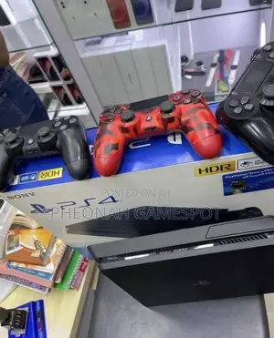 Ps4 With 2 Controllers and 19 Games, Smooth and Ready to Enjoy.