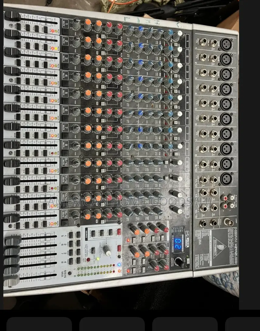 Behringer Xenyx Qx2442usb Mixing Console 24 Channels