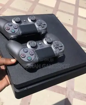 Playstation 4, 2 Pads, 14 Games Installed, Smooth and Fast Setup.