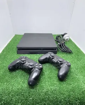 Ps4 Console, 2 Controllers and 12 Games, Perfect for Quick Play.