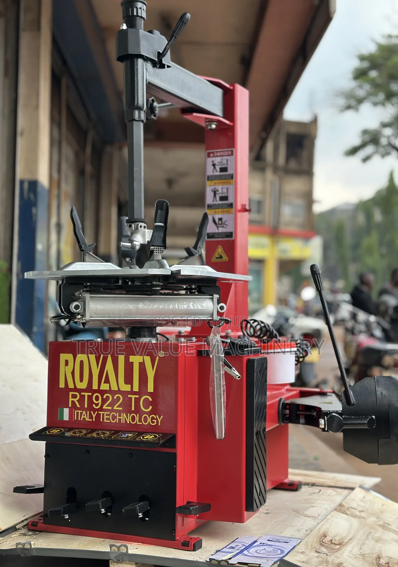 Tire Charger Royalty Japan