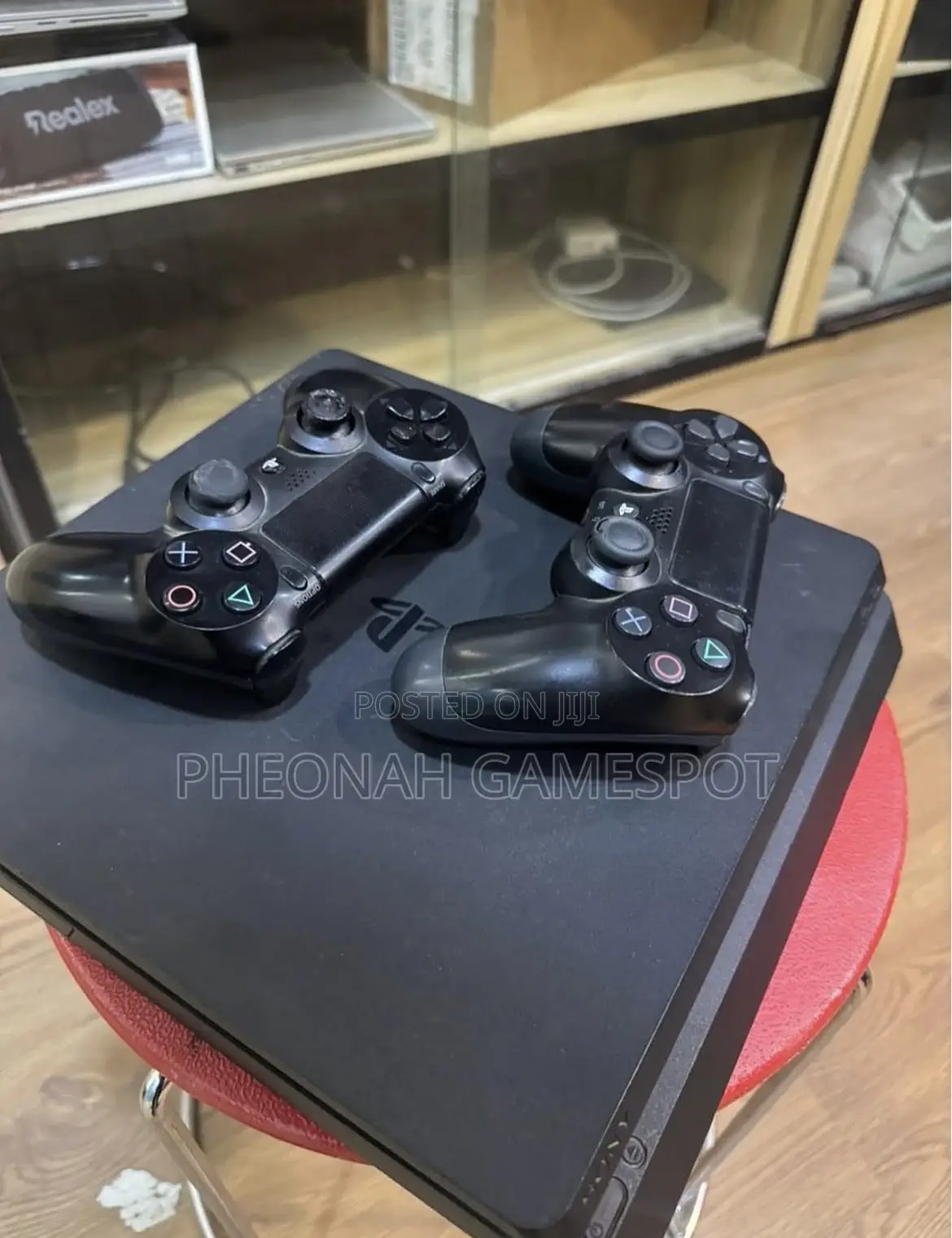 Playstation 4, 2 Pads, 11 Installed Games, Great Daily Gameplay.