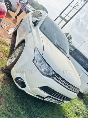 Mitsubishi Outlander 2.0 PHEV AWD 2013 White