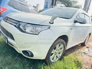 Mitsubishi Outlander 2.0 PHEV AWD 2013 White