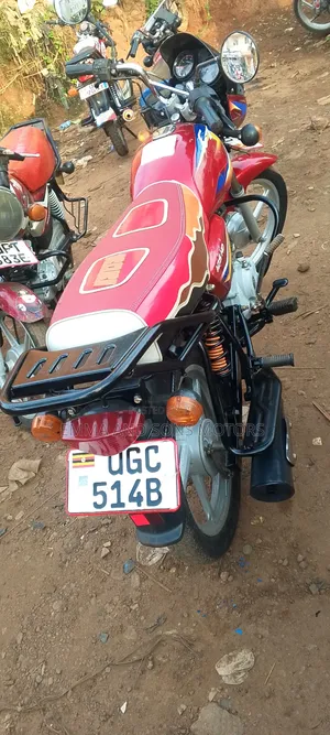 Bajaj Boxer 125 2024 Red
