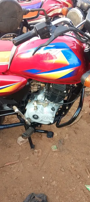 Bajaj Boxer 125 2024 Red