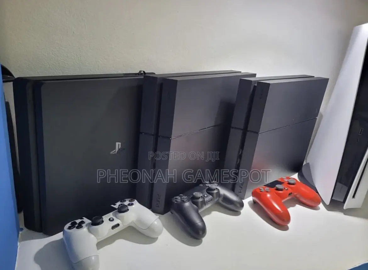 Playstation 4, 2 Pads, 20 Games Installed, Ideal for Long Playtime.