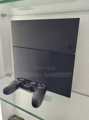Playstation 4, 2 Pads, 17 Good Games Loaded for Smooth Action.