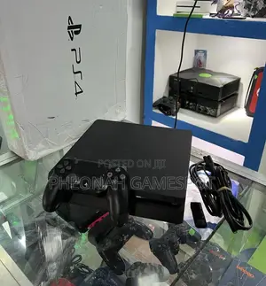 Ps4 With 2 Controllers and 16 Games, Clean Setup Ready to Play.