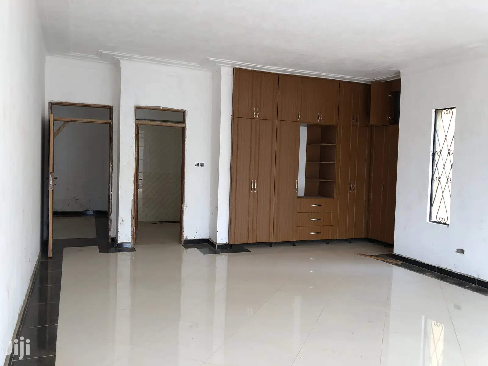 Kira Executive Mansion on Sell
