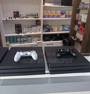 Playstation 4, 2 Pads, 12 Games Loaded, Clean and Reliable Set.