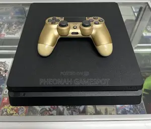 Playstation 4, 2 Pads, 14 Games Installed, Perfect for Quick Fun.
