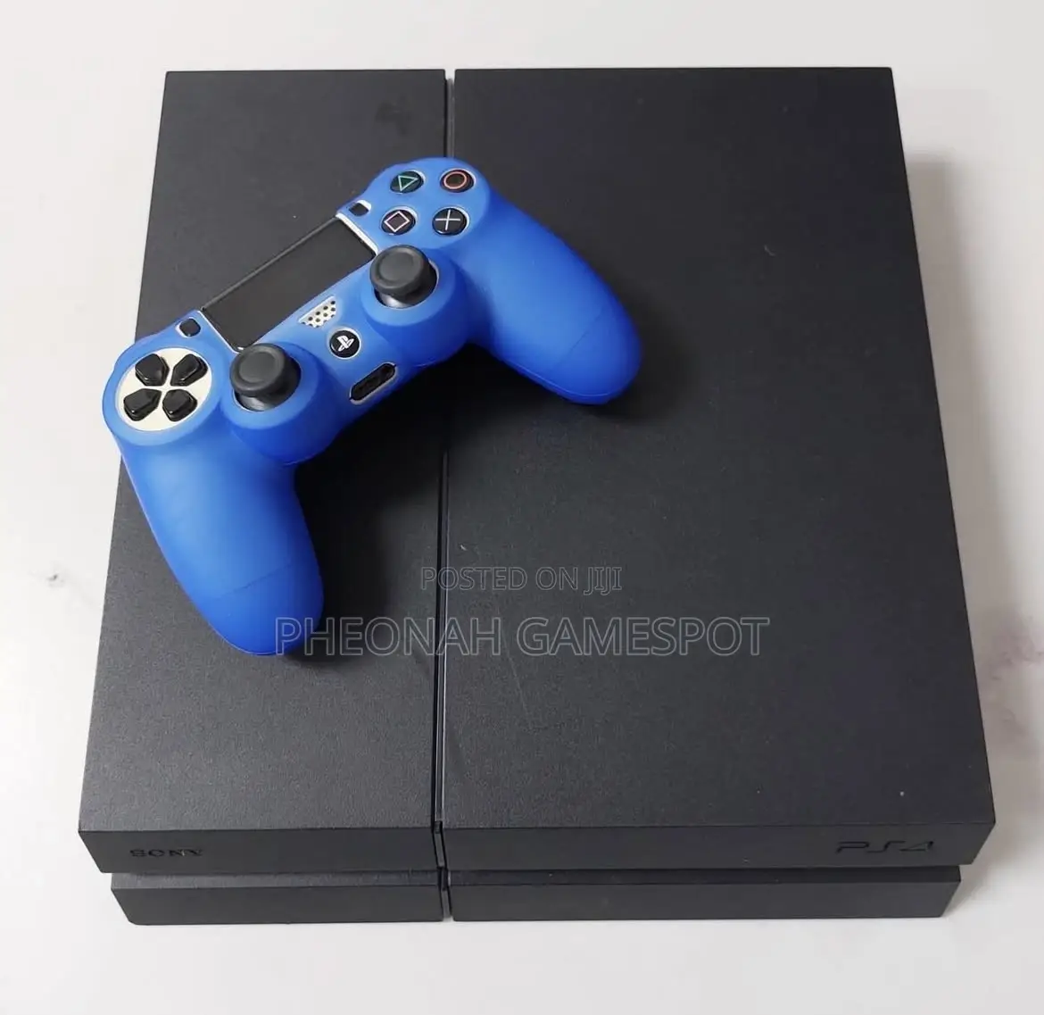 Playstation 4, 2 Pads, 20 Games Loaded, Ideal for Long Gaming Time.