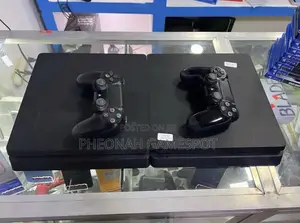 Playstation 4, 2 Pads, 19 Games Loaded, Powerful System for Gaming.