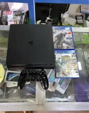 Playstation 4, 2 Pads, 18 Installed Games, Smooth Fast Gameplay.