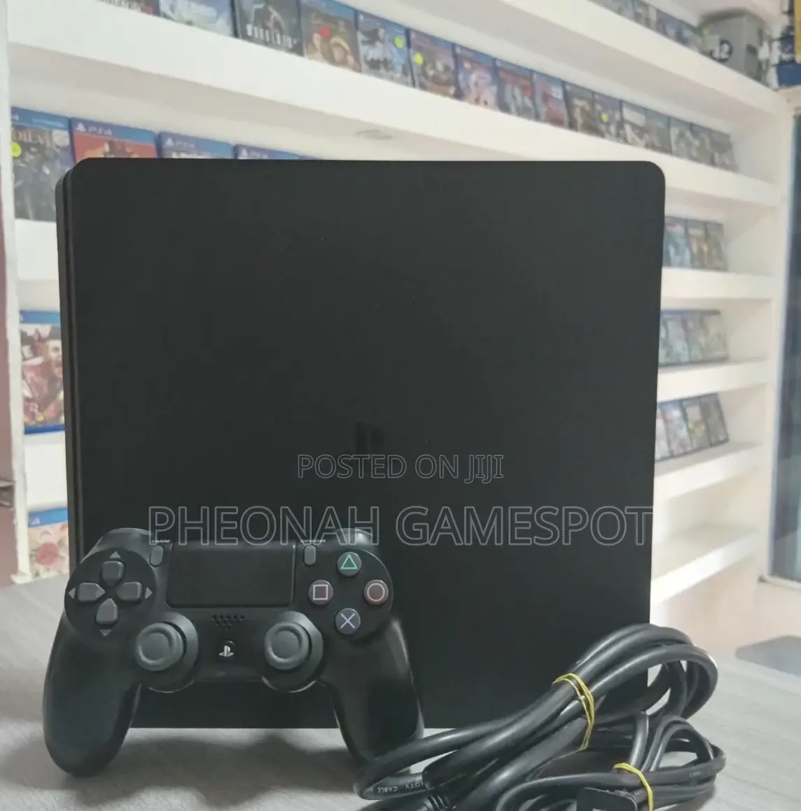 Ps4 With 2 Controllers and 14 Games, Clean and Stable Operation.