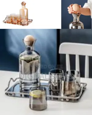 Glass Carafe Water Pitcher With Wood