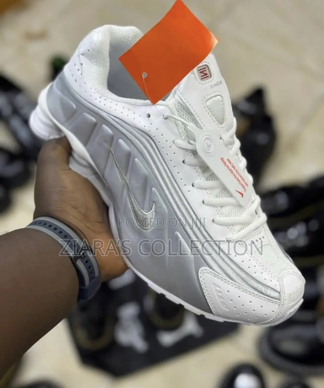 Nike Shox R4 Sneakers