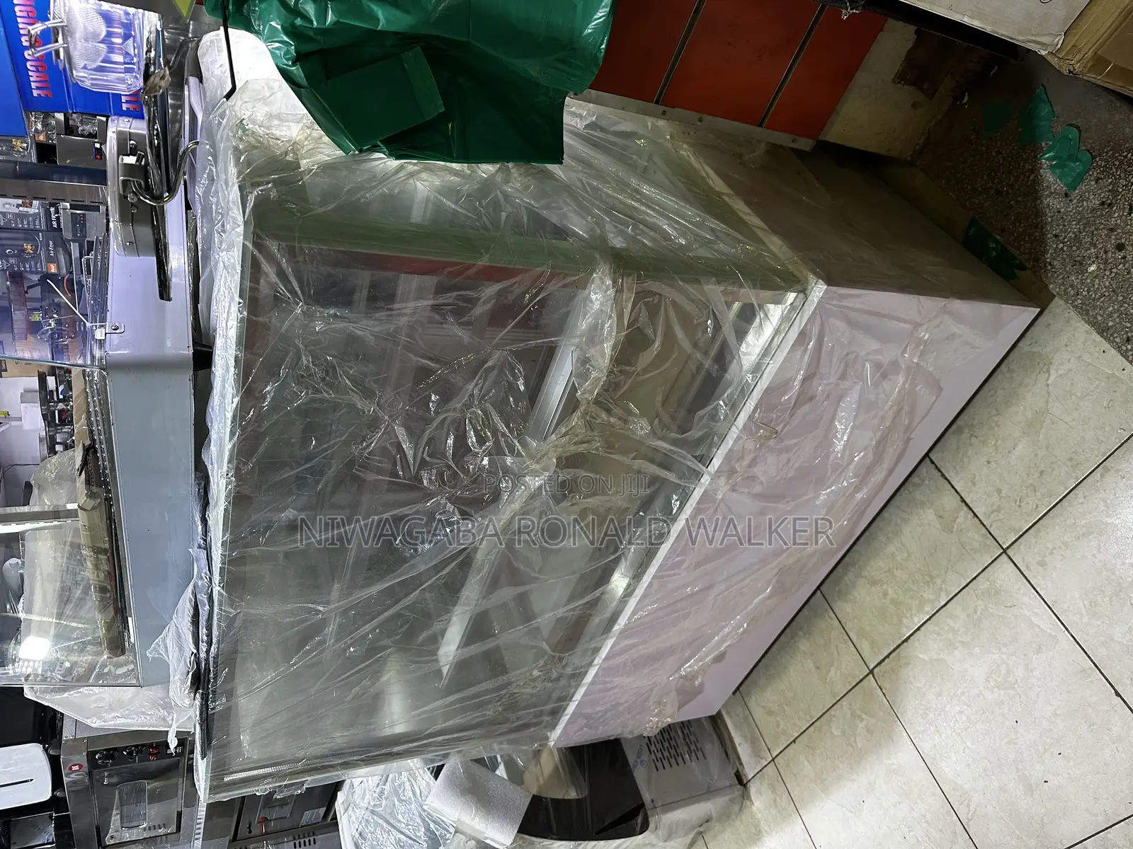 Commercial Square Cake Display Chiller Machine ; L-41”, W- 26” , 47.3”