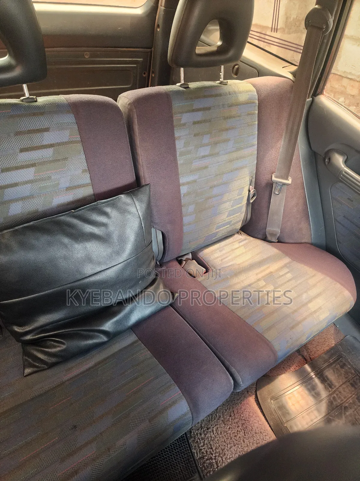 Toyota RAV4 Base 4x4 1997 White
