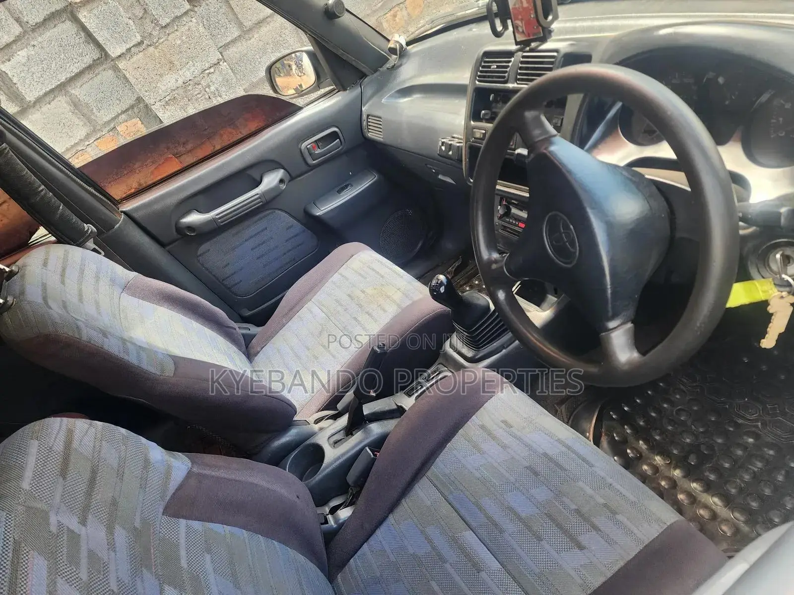 Toyota RAV4 Base 4x4 1997 White