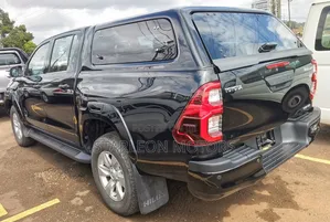 New Toyota Hilux 2024 Black
