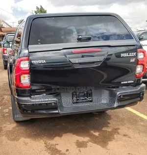 New Toyota Hilux 2024 Black