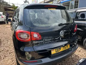 Volkswagen Tiguan 2010 Black