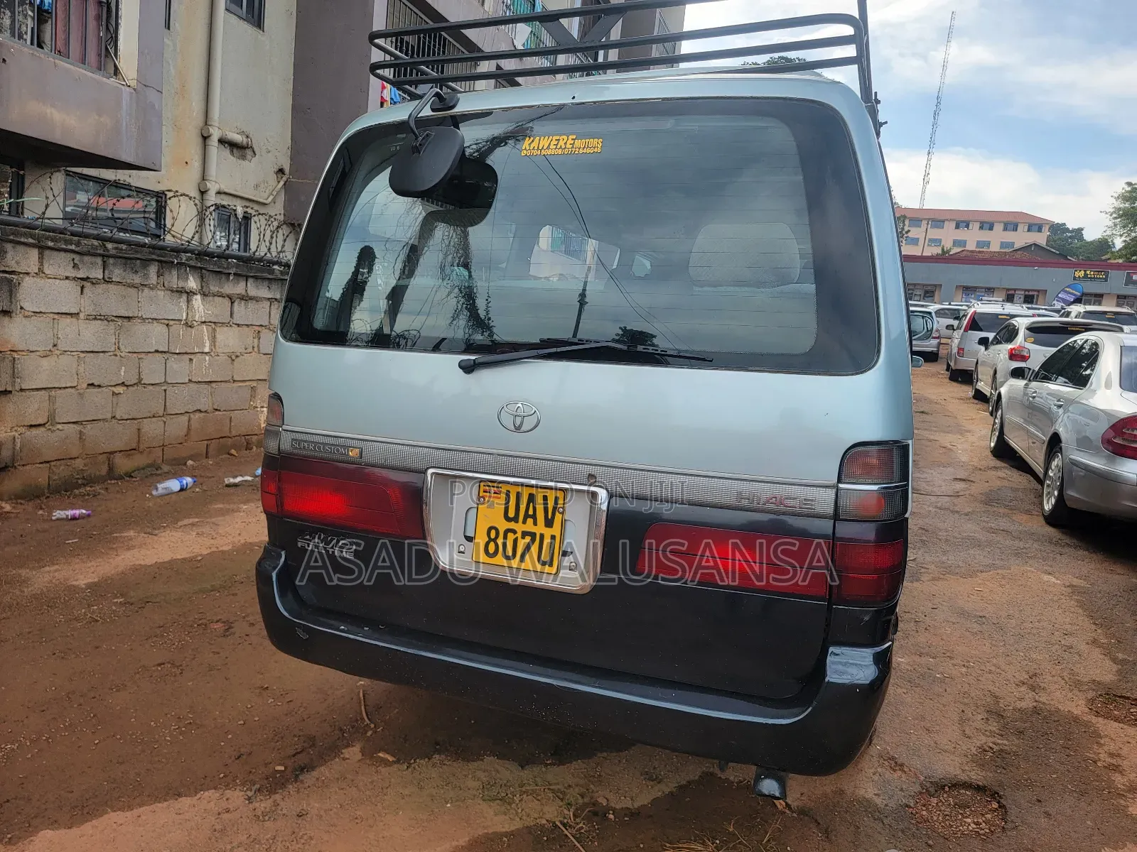 Toyota HiAce 2000 Silver