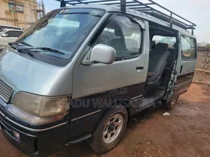 Toyota HiAce 2000 Silver