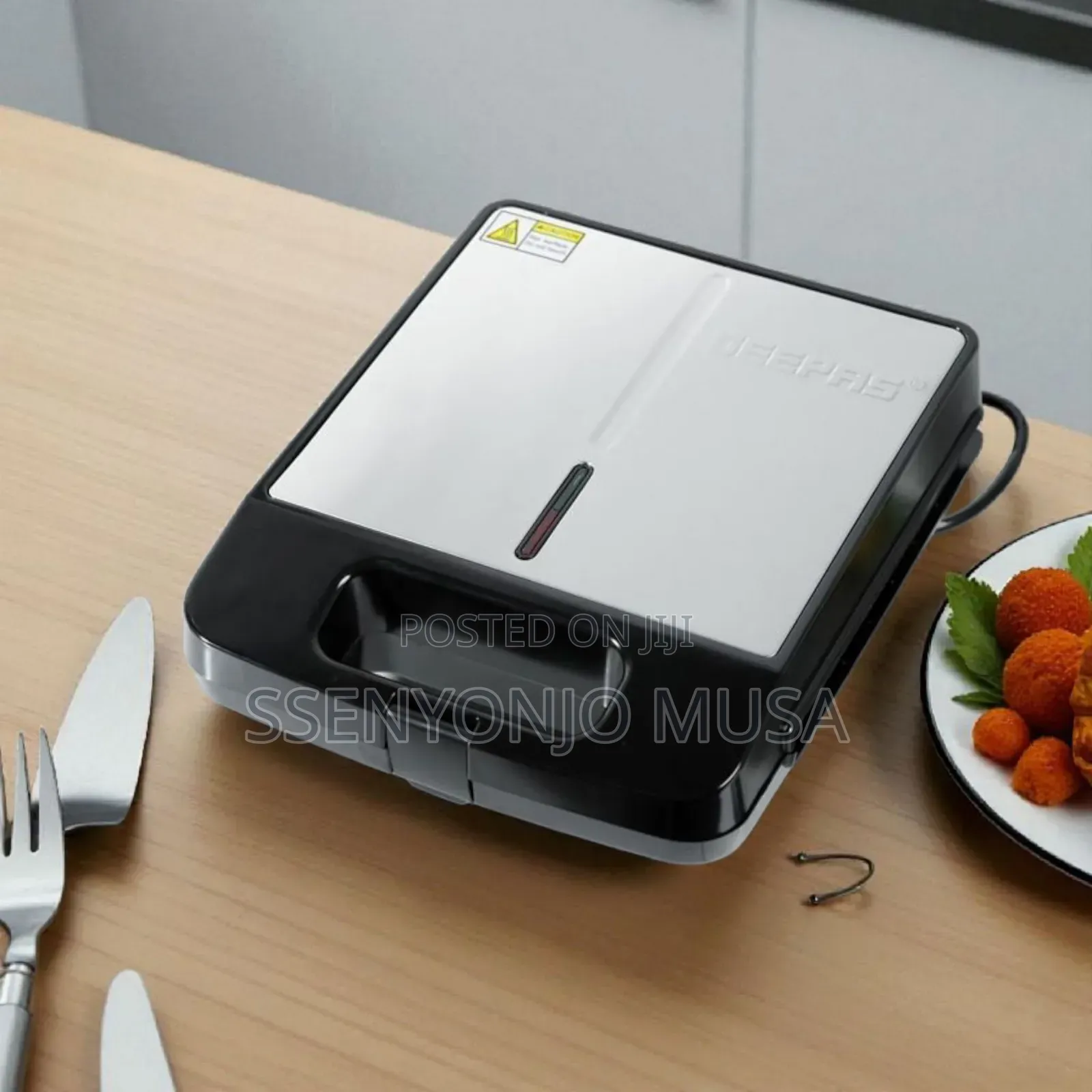 Geepas Sandwich Grill Toaster GGT-671 | 1400w White