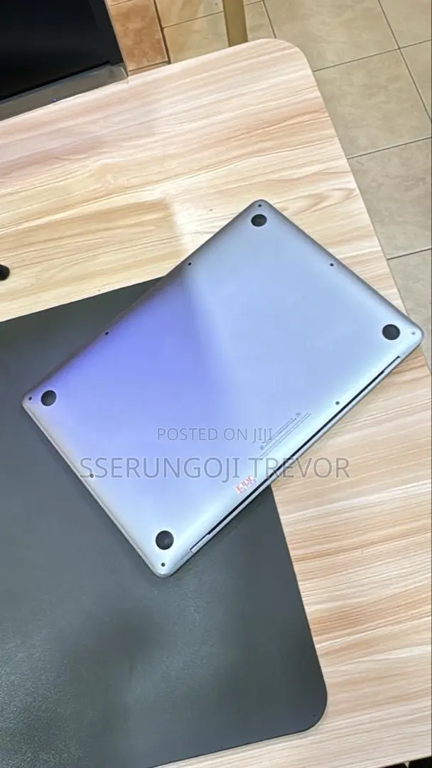 Laptop Apple MacBook Pro 2017 8GB Intel Core I7 SSHD+SSD 256GB