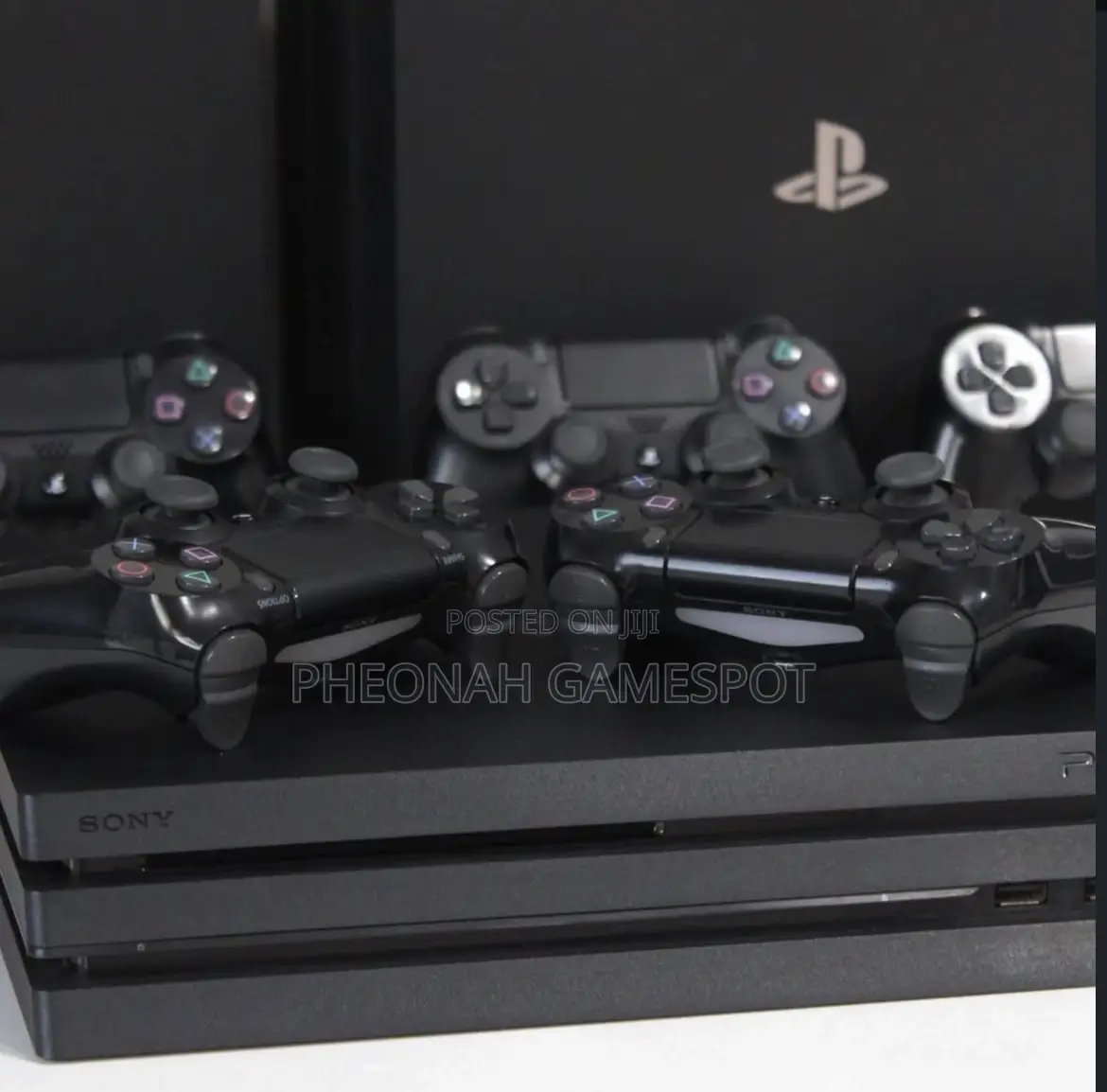 Playstation 4, 2 Pads, 14 Loaded Games, Strong Daily Performance.