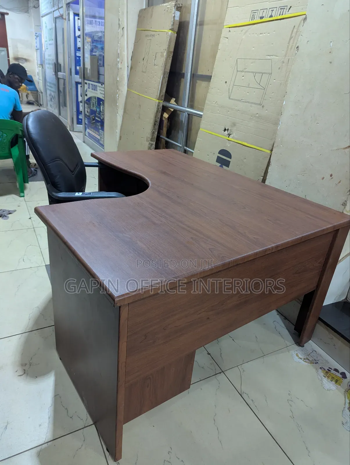 Curved // L Shaped Desk With Adjustable Chair