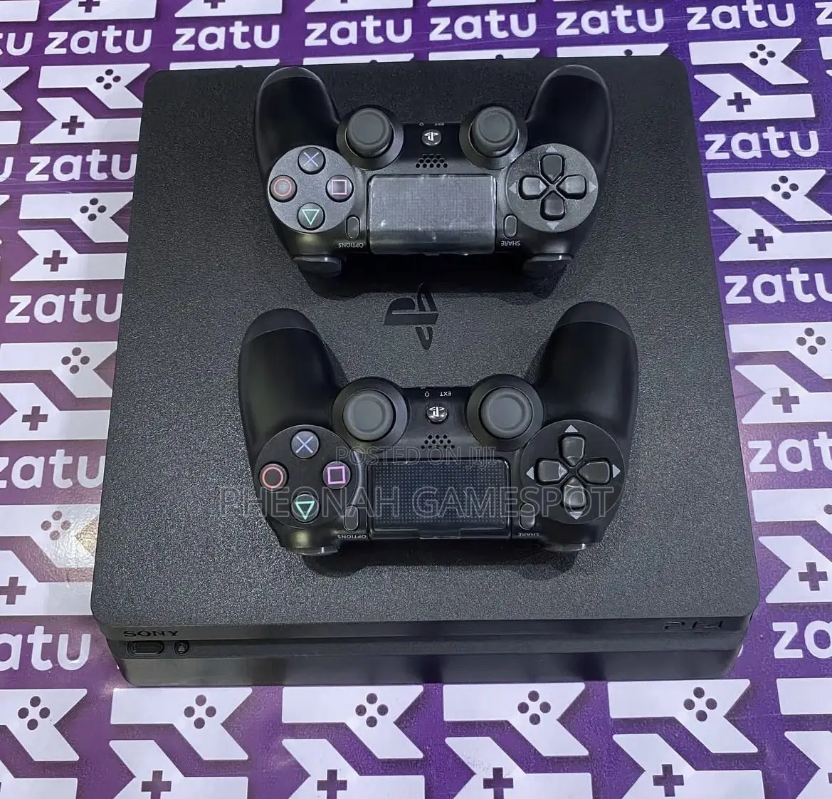 Playstation 4, 2 Pads, 10 Games Installed, Fast and Easy to Use.