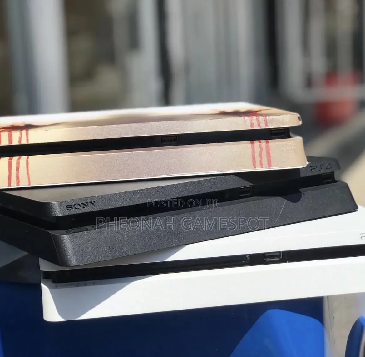 Playstation 4, 2 Pads, 18 Games Installed, Clean and Fast Gaming.