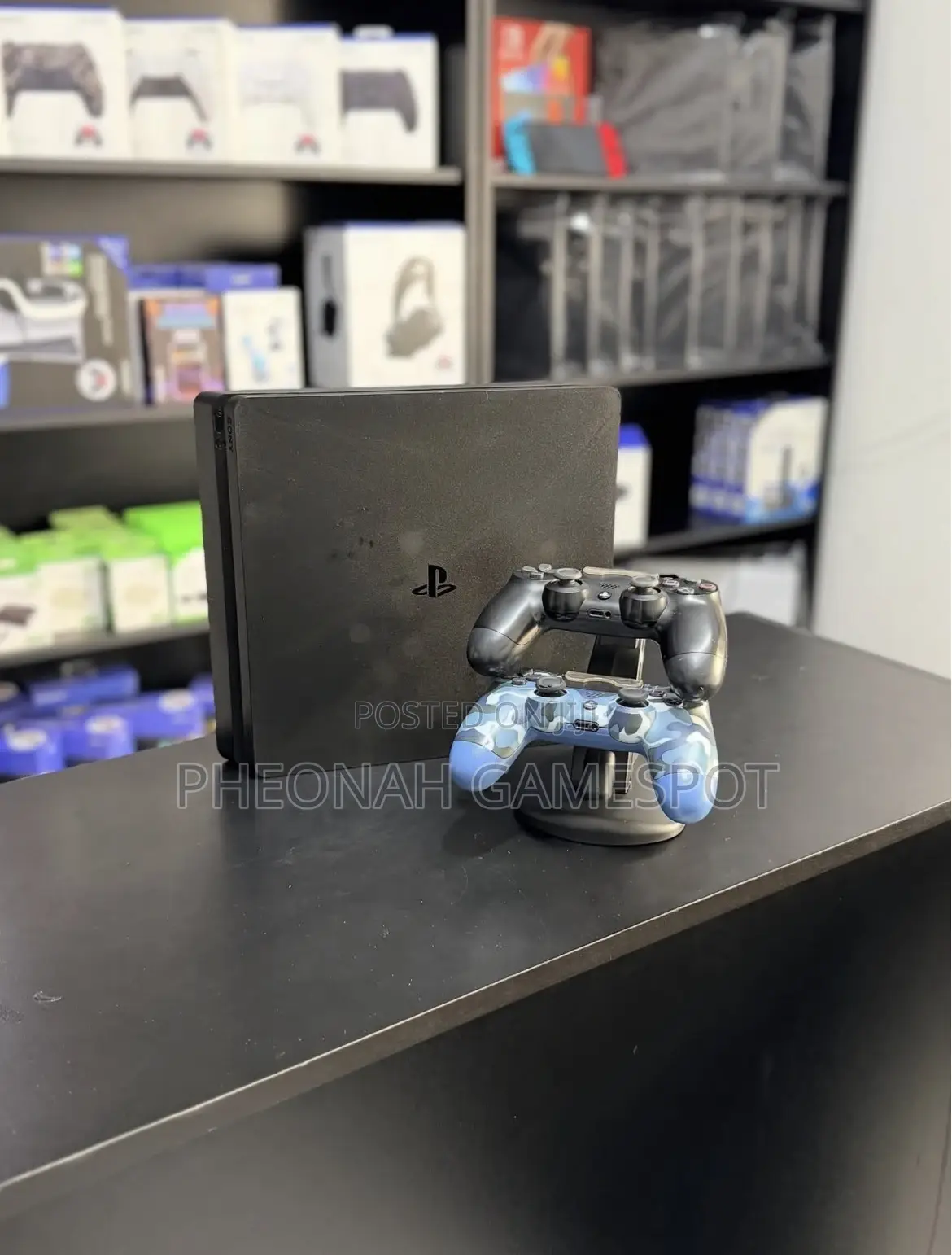Ps4 Console, 2 Controllers and 10 Games, Clean and Working Well.