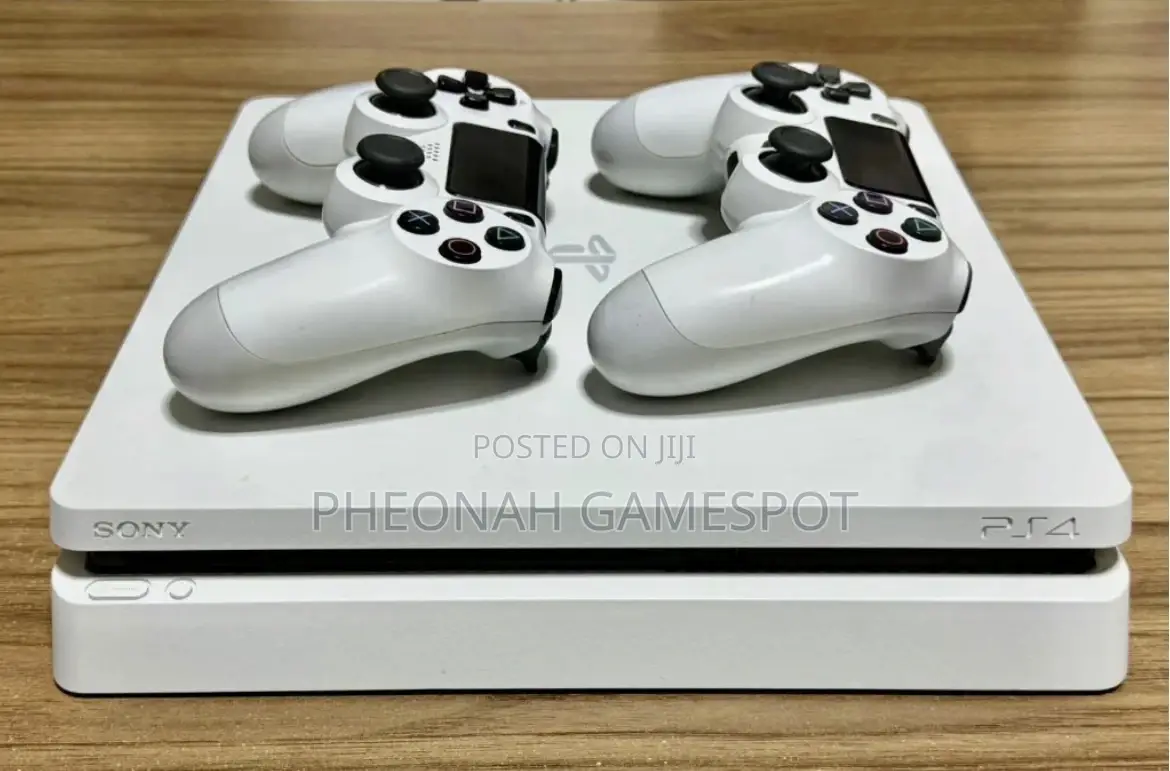 Playstation 4, 2 Pads, 19 Games Installed, Stable Performance.