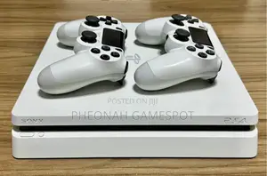 Playstation 4, 2 Pads, 19 Games Installed, Stable Performance.
