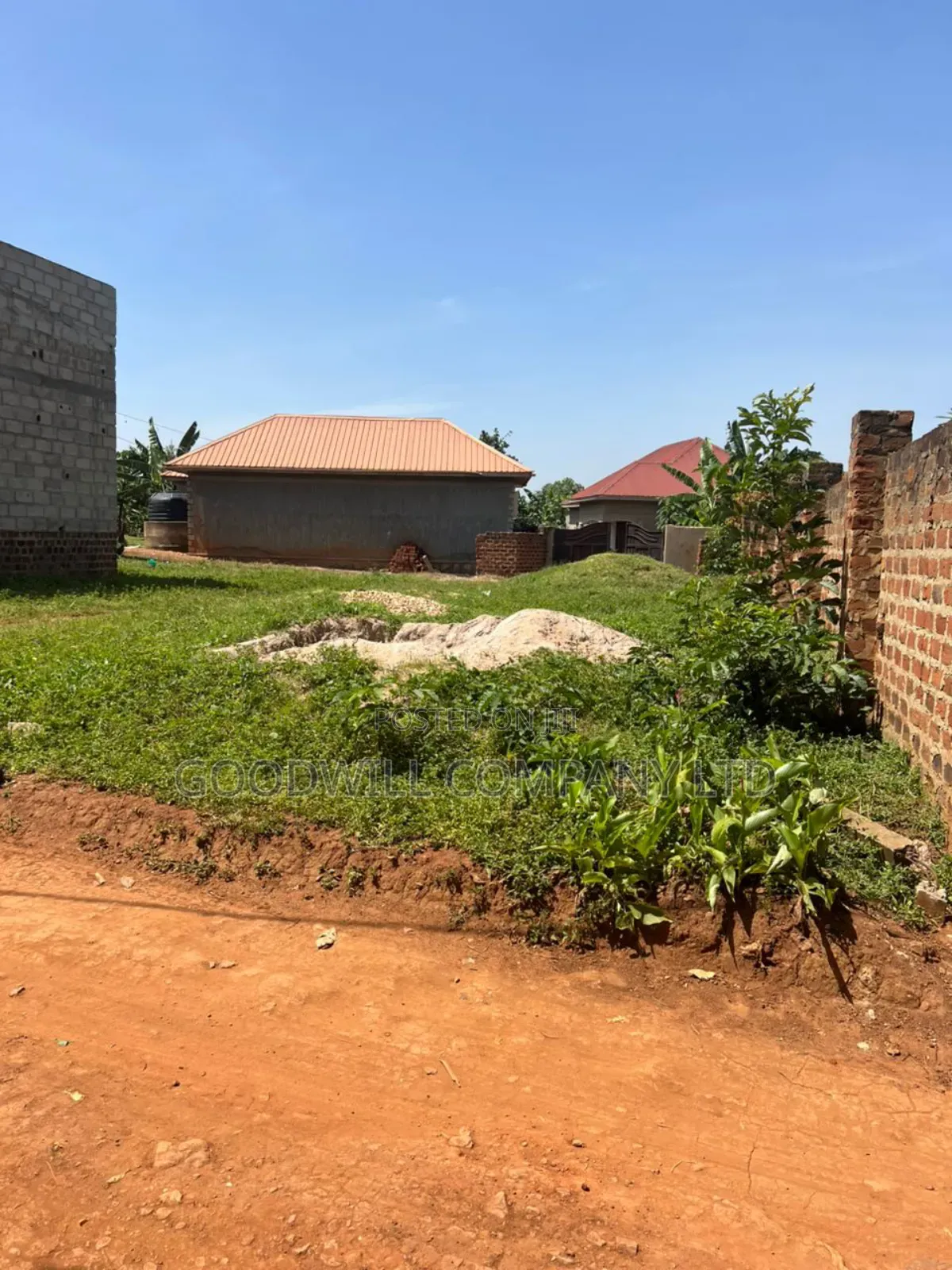 Shell Commercial House/Shops on 15 Decimals of Land in Nakwero