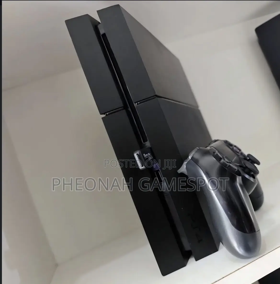Playstation 4, 2 Pads, 11 Loaded Games, Smooth Everyday Play.
