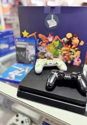 Playstation 4, 2 Pads and 18 Games, Smooth Performance Guaranteed.