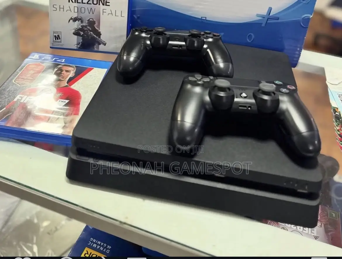 Ps4 Console, 2 Controllers and 12 Games, Fast and Fully Tested.