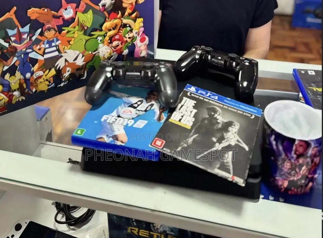 Playstation 4, 2 Pads and 16 Games, Perfect for Everyday Gaming.