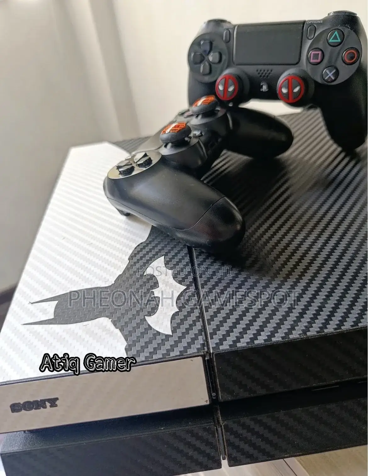 Playstation 4, 2 Pads and 13 Games, Smooth and Responsive Unit.