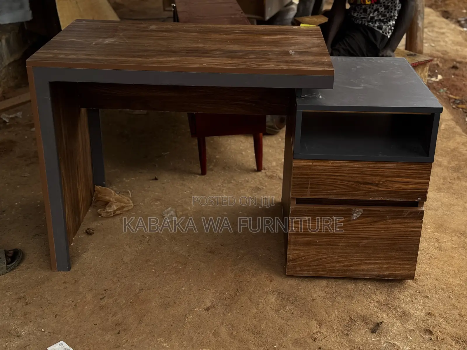 Cushioned Office Desk Good for Home and Away Offices Table Office Desk