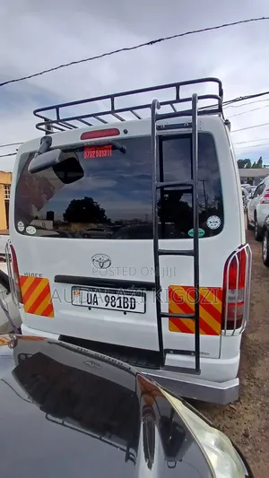 Toyota HiAce 2012 White